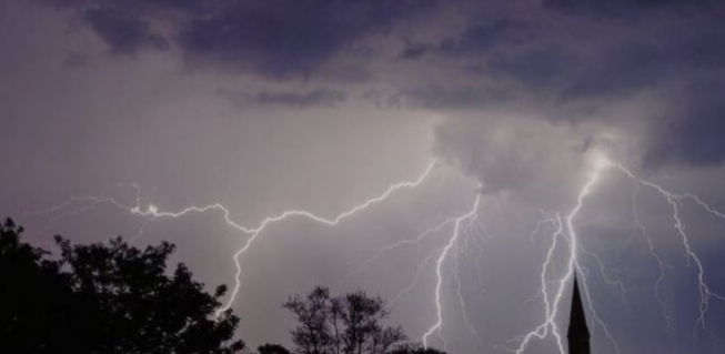 Photo of यूपी में कहर बनकर बरसे बादल, बारिश और बिजली गिरने 10 लोगों की मौत