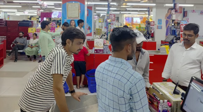 Photo of यूपी: जीएसटी की नई दरें लागू होने के बाद पहला दिन, बड़ी दुकानों ने घटाए दाम