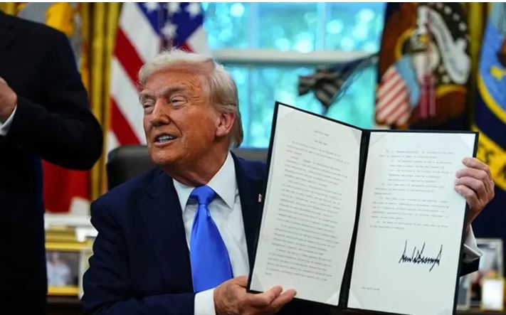 Photo of सैलरी से ज्यादा H-1B की फीस सुन कंपनियां पीछे हटीं, बना IT प्रोफेशनल्स पर संकट