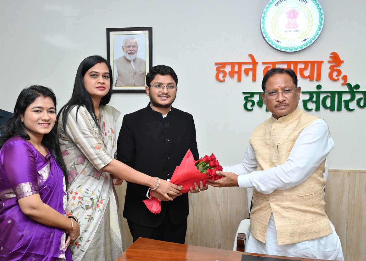 Photo of मुख्यमंत्री से राज्य प्रशासनिक सेवा के प्रशिक्षु अधिकारियों की मुलाकात