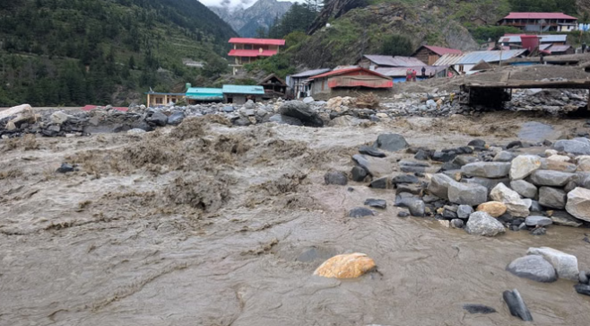 Photo of उत्तरकाशी: ईको सेंसटिव जोन की बंदिशों के बाद भी नदियों किनारे हो रहा निर्माण