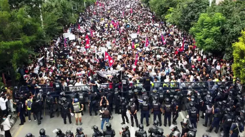 Photo of बाहरी कमाई पर निर्भरता और कल से नाउम्मीदी में ‘सुलगा’ नेपाल
