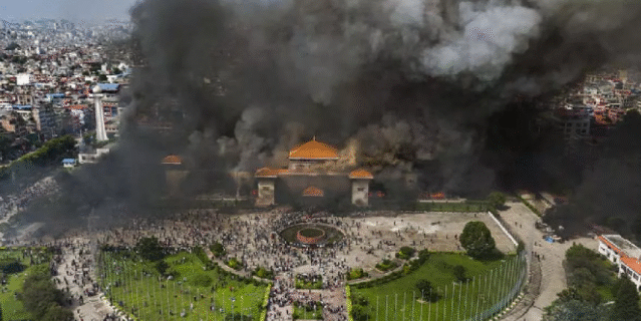 Photo of नेपाल हिंसा में आगजनी की शिकार हुईं पूर्व पीएम की पत्नी की हालत गंभीर