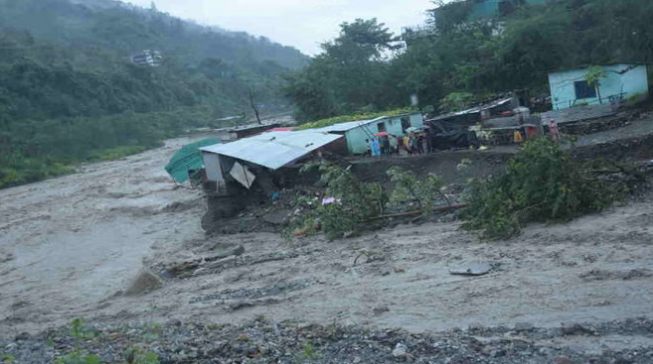 Photo of उत्तराखंड: कमजोर चट्टानों का भूस्खलन ला रहा सहस्रधारा-मालदेवता क्षेत्र में तबाही