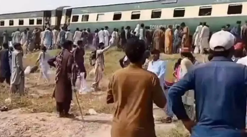 Photo of पाकिस्तान में जाफर एक्सप्रेस में फिर हुआ IED ब्लास्ट