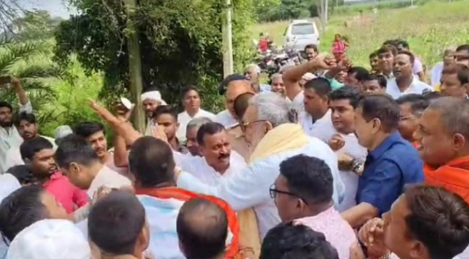 Photo of केंद्रीय मंत्री गिरिराज सिंह के सामने हंगामा, भाजपा जिलाध्यक्ष के गृह क्षेत्र में भारी विरोध