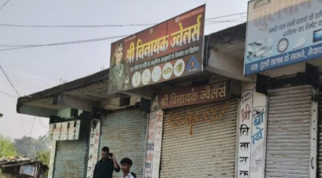 Photo of छत्तीसगढ़: सूरजपुर में ज्वेलरी शॉप पर चोरों का धावा