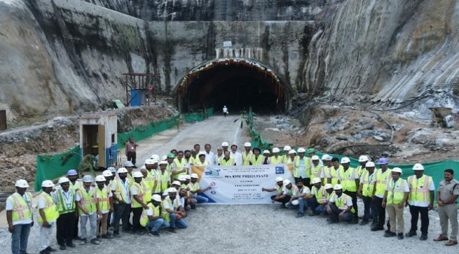 Photo of छत्तीसगढ़ में पहला राष्ट्रीय राजमार्ग टनल, 12 माह में 2.79KM लंबी सुरंग का निर्माण