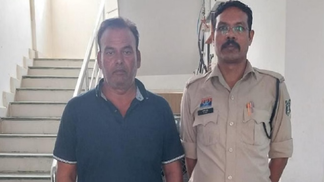 Photo of देशी कट्टा दिखा लोगों का धमका रहा था सपा नेता, पुलिस ने किया गिरफ्तार