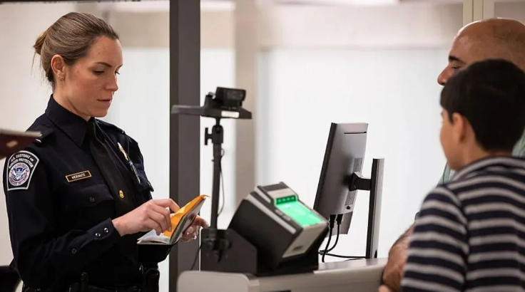 Photo of US जाने या वहां से आने वाले हर नागरिक की खींची जाएगी फोटो