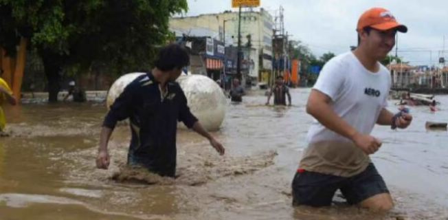 Photo of मेक्सिको में बारिश से ‘त्राहिमाम’, बाढ़ से 41 की मौत; तेज बहाव में कई लापता