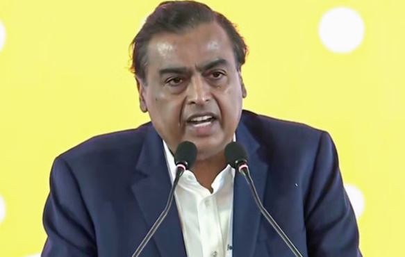 Photo of बदरीनाथ-केदारनाथ दर्शन के लिए विशेष विमान से पहुंचे मुकेश अंबानी