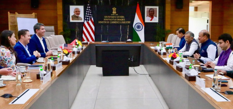 Photo of अमेरिकी राजदूत सर्जियो गोर ने वाणिज्य सचिव से की मुलाकात