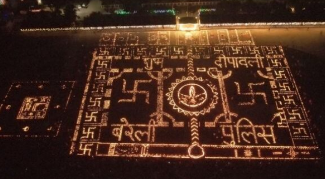 Photo of बरेली में 55 हजार दीपों से जगमग हुई पुलिस लाइन