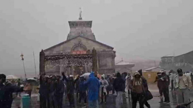 Photo of उत्तराखंड: पहाड़ में बर्फबारी से मैदान में गिरा पारा; ठंड की हुई शुरुआत