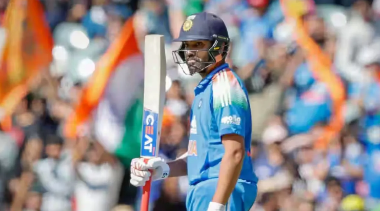 Photo of रोहित शर्मा ने अर्धशतक जड़ते ही रिकॉर्ड्स की लगाई झड़ी