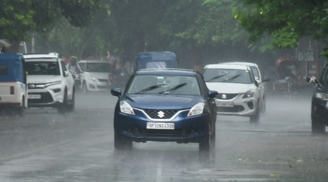 Photo of लखनऊ सहित कई जिलों में देर रात से बारिश, छह डिग्री तक लुढ़का पारा