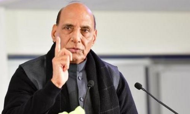 Photo of दिवाली समारोह में कार्यकर्ताओं से खुलकर मिले रक्षा मंत्री