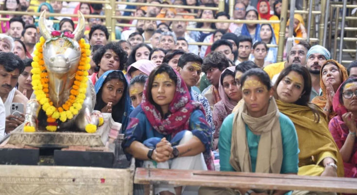 Photo of महाकाल का आशीर्वाद लेने उज्जैन पहुंची भारतीय महिला टीम