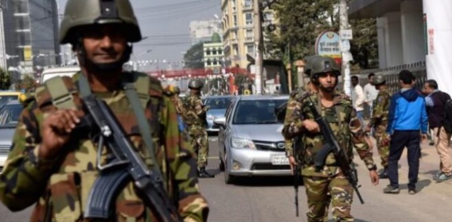 Photo of बांग्लादेश की सेना ने अधिकारियों को हिरासत में लिया