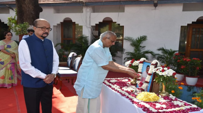 Photo of छत्तीसगढ़ के दौरे पर उपराष्ट्रपति: भारत रत्न भूपेन हजारिका को दी श्रद्धांजलि