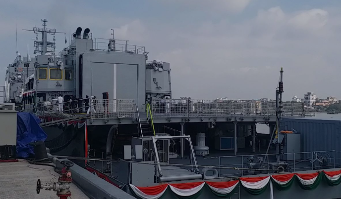 Photo of नौसेना में शामिल हुआ स्वदेशी पोत इक्षक