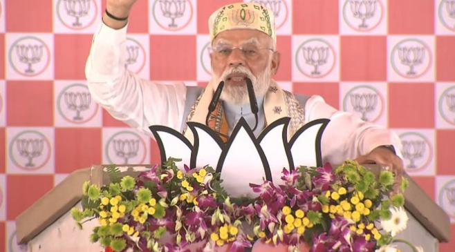 Photo of पीएम मोदी ने धर्म के अपमान पर राहुल गांधी, लालू यादव को घेरा