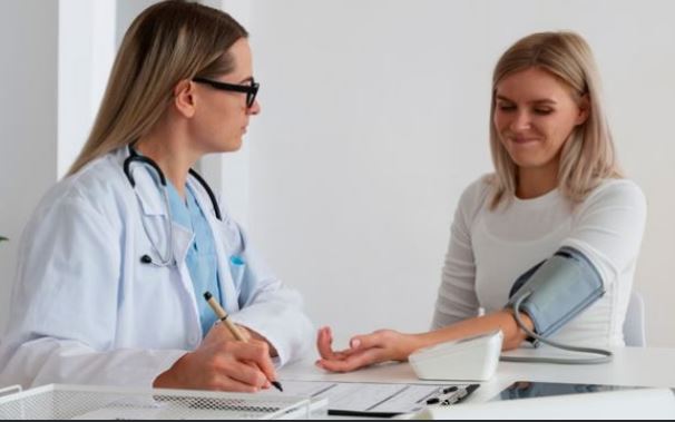 Photo of हाई ब्लड प्रेशर तुरंत होने लगे तो अपनाएं ये घरेलू तरीके