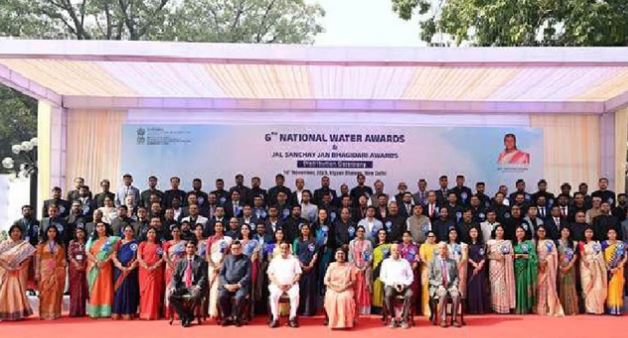 Photo of छत्तीसगढ़: जिले को जल संरक्षण के क्षेत्र में उत्कृष्ट कार्यों के लिए मिला सम्मान