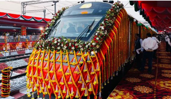 Photo of बनारस स्टेशन से 52 यात्रियों को लेकर निकली वंदे भारत