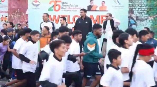Photo of देहरादून मैराथन में पहुंचे 700 प्रतिभागी, डीएम ने हरी झंडी दिखाकर किया रवाना
