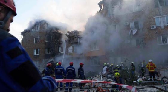 Photo of रूस का कीव पर भीषण हमला, कई इमारतें जलीं