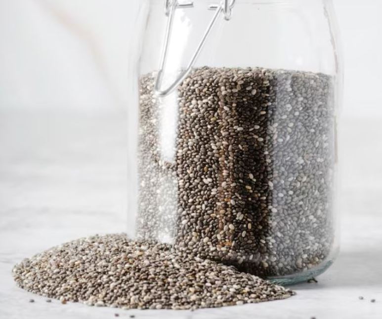 Photo of रोजाना सिर्फ एक चम्मच चिया सीड्स खायें, महीने भर में शरीर में दिखेंगे 7 जादुई बदलाव