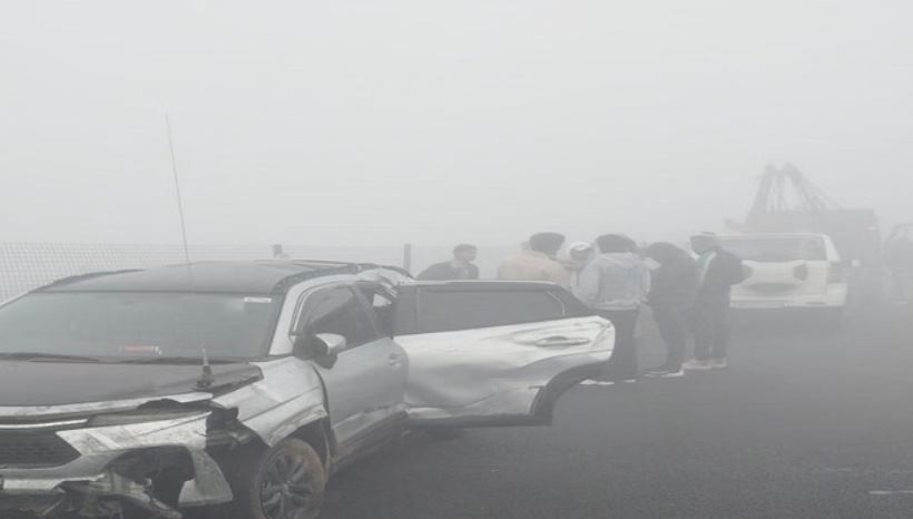 Photo of आगरा-लखनऊ एक्सप्रेस वे पर तीन कार आपस में टकराई