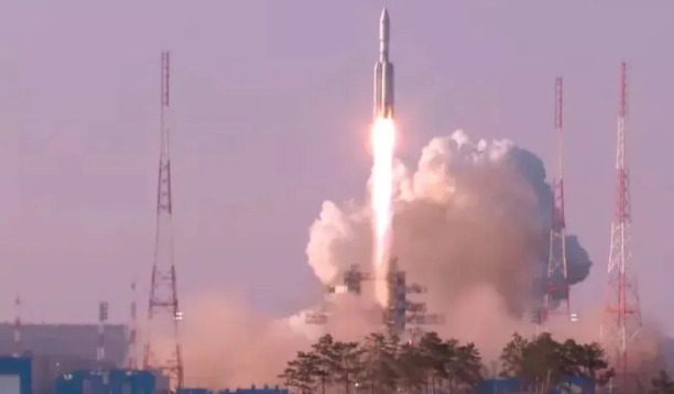 Photo of प्रतिबंधों के बावजूद रूस ने लॉन्च किए ईरान के 3 उपग्रह