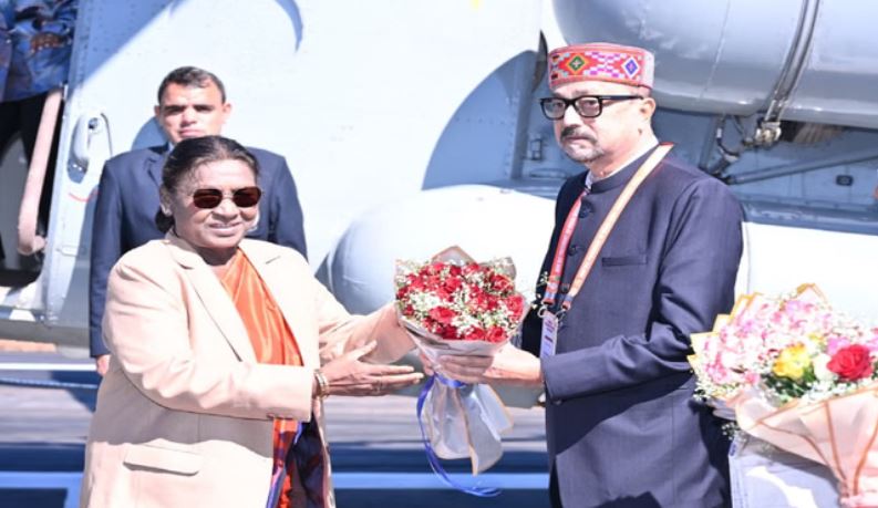 Photo of जशपुर पहुंचीं राष्ट्रपति द्रौपदी मुर्मू: राज्यपाल रमेन डेका ने किया स्वागत