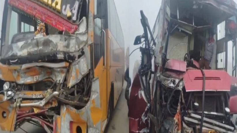 Photo of कोहरे का कहर: आगरा-जयपुर हाईवे पर 6 वाहन भिड़े