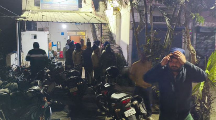 Photo of कुत्तों को खाना खिलाने पर टिप्पणी से हुआ विवाद, दो समुदायों के युवक आपस मे भिड़े