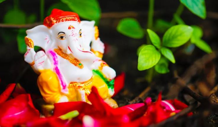 Photo of Vighneshwar Chaturthi पर क्या रहेगा पूजा का समय, यहां पढ़ें गणेश जी के मंत्र और आरती