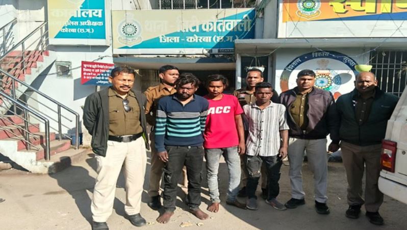 Photo of  व्यापारी की कार को पेट्रोल डालकर तीन युवकों ने लगाई आग