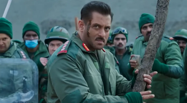 Photo of Battle of Galwan के टीजर में मुस्कुराए Salman Khan तो भड़क गए यूजर्स