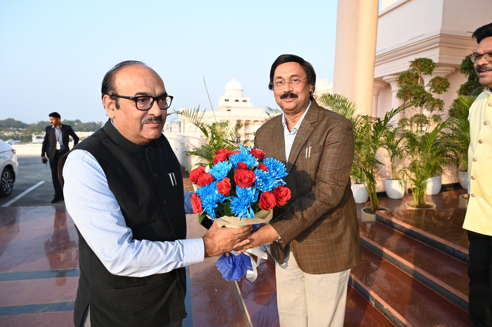 Photo of मुख्य सचिव समेत वरिष्ठ अधिकारियों ने नए विधानसभा भवन का किया अवलोकन