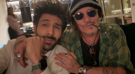 Photo of कार्तिक आर्यन ने हॉलीवुड स्टार जॉनी डेप के साथ शेयर की शानदार सेल्फी