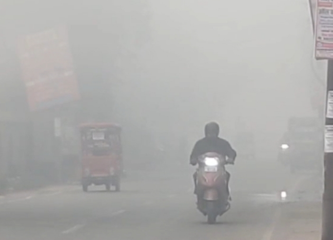 Photo of उत्तर प्रदेश में हर दिन बढ़ रही ठंड, कई जिलों में कोहरे की चादर