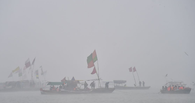 Photo of पूरा उत्तर भारत इस समय कोहरे की चपेट में…ठंड का कहर जारी