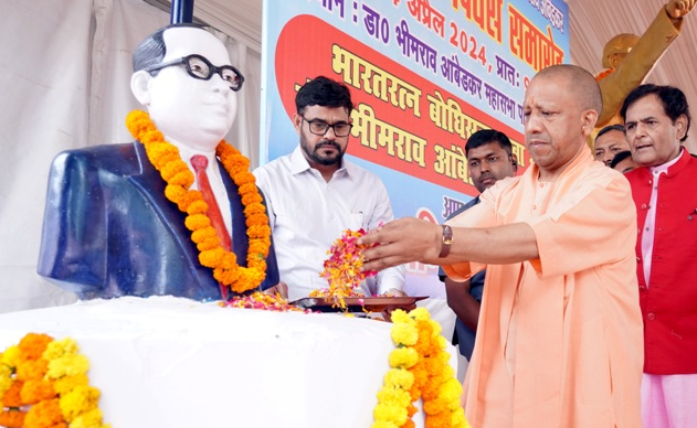 Photo of यूपी: सीएम योगी ने अम्बेडकर के 70वां महापरिनिर्वाण दिवस पर दी श्रद्धांजलि