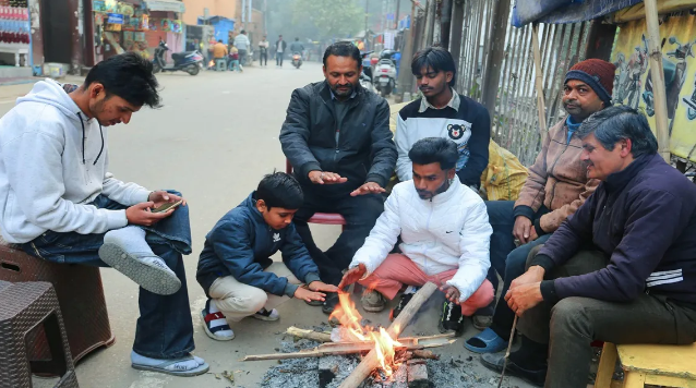Photo of उत्तर भारत में कड़ाके की ठंड और घने कोहरे का कहर जारी, दिल्ली-यूपी में चलेगी शीतलहर