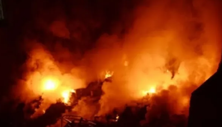 Photo of कोलकाता में भीषण अग्निकांड में मृतकों की संख्या बढ़कर हुई 16