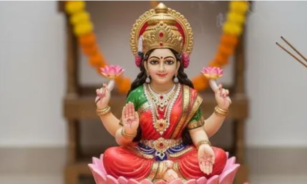 Photo of शुक्रवार को इस विधि से करें मां लक्ष्मी की पूजा, कभी नहीं होगी धन की कमी