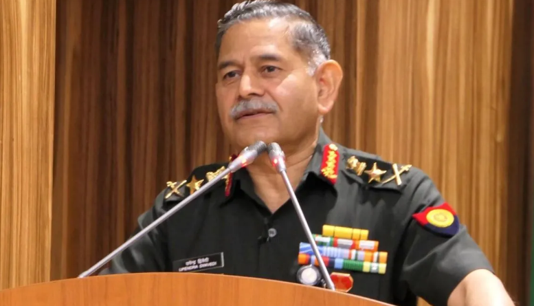 Photo of खाड़ी क्षेत्र में तनाव के बीच थलसेना प्रमुख जनरल उपेंद्र द्विवेदी UAE रवाना